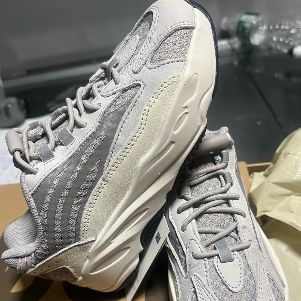 Yeezy boost 700 Static
